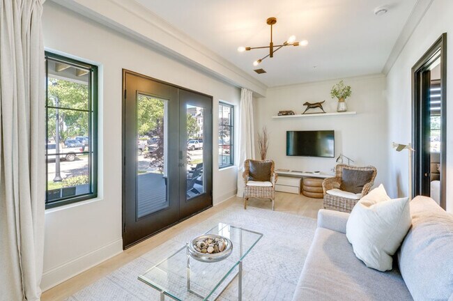 Living Room - 411 S Rath Ave Unit #2