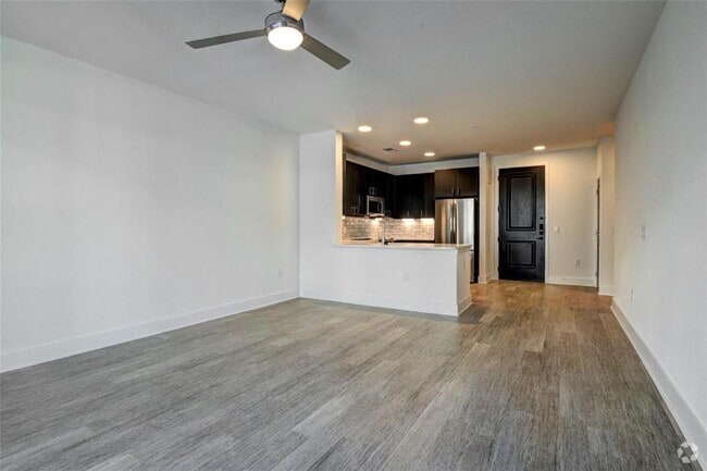 Building Photo - 6400 Washington St Unit 607 Rental