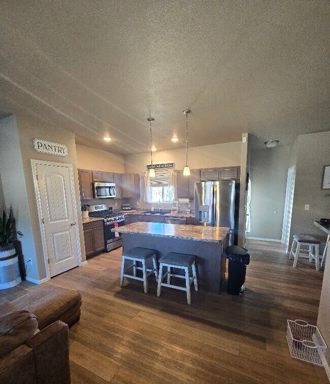 Photo - 5212 Crested Hill