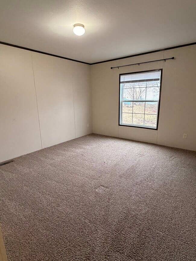 Photo - 180 Parker Lake Dr