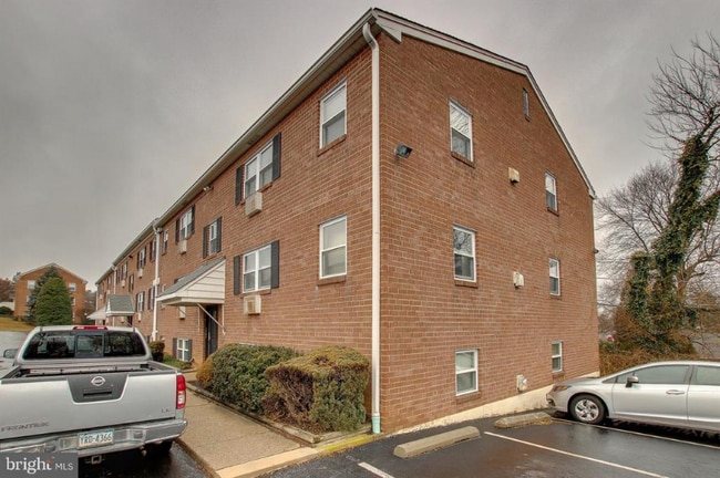 Photo - 1 Radnor Dr