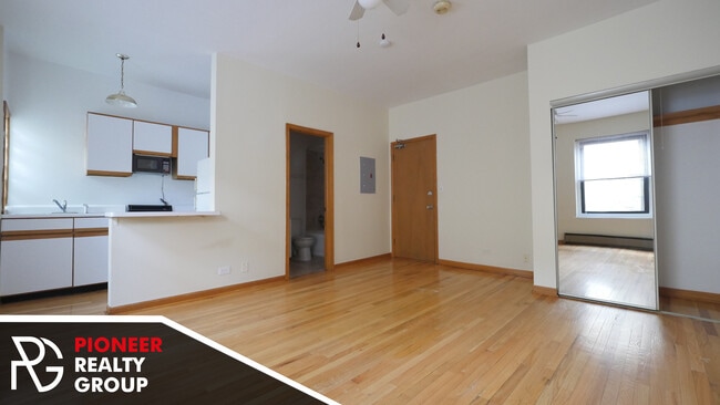 Building Photo - 634 W Barry Ave Rental