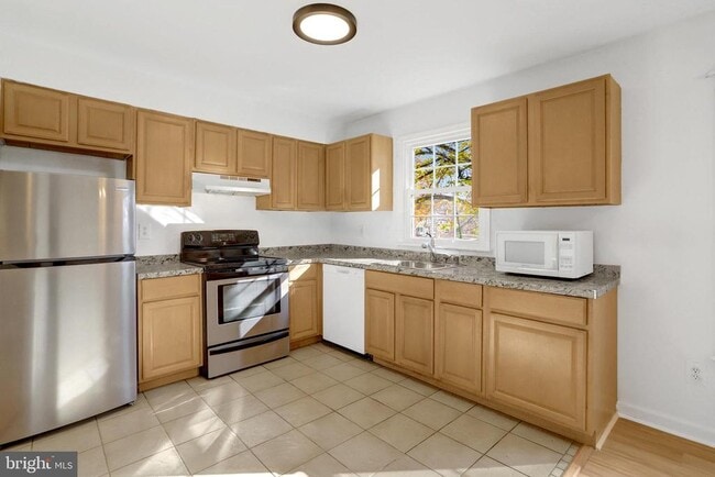 Photo - 9911 Whitewater Dr