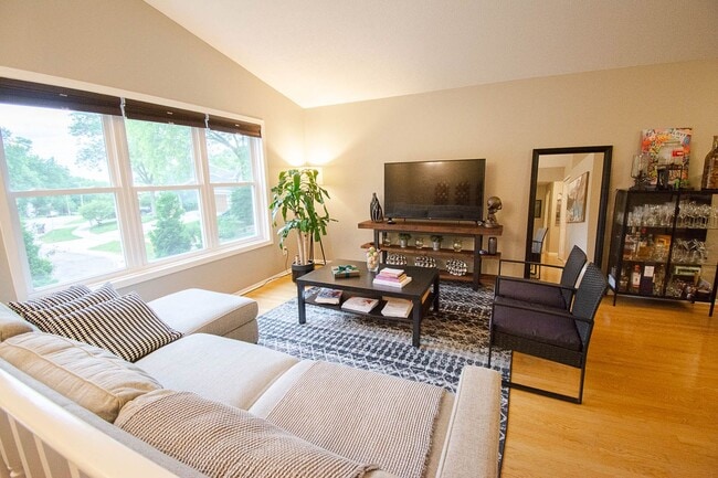 Photo - Beautiful Furnished Home on Quiet Cul-de-Sac