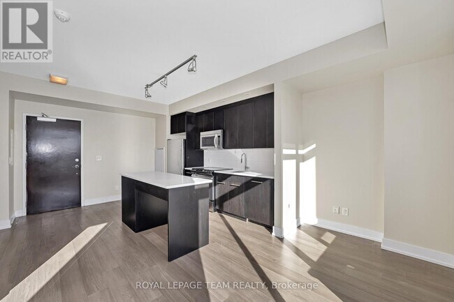 Photo - 360 Patricia Ave Unité 717