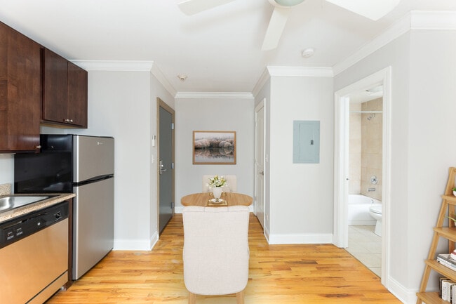 Photo - 721 W. Belmont