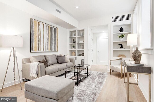 Photo - 1813 35th St NW Unidad 303