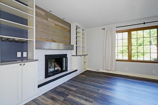 Photo - Beautiful 3-Bed 3-Bath Home in Golden Valley - Available 6/1!