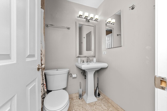 Photo - 2036 N Larrabee St Unit 8-102