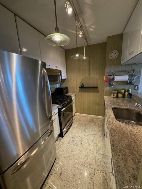 Building Photo - 4 Martine Ave Unit 1402 Rental