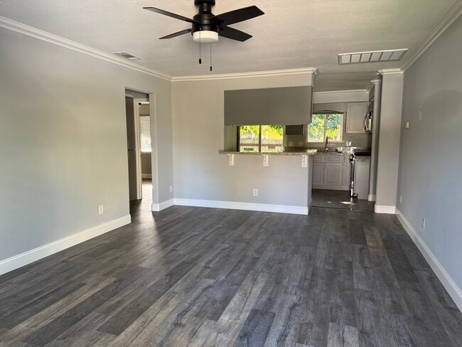 2739 Living room - 2739 Wilson Ave