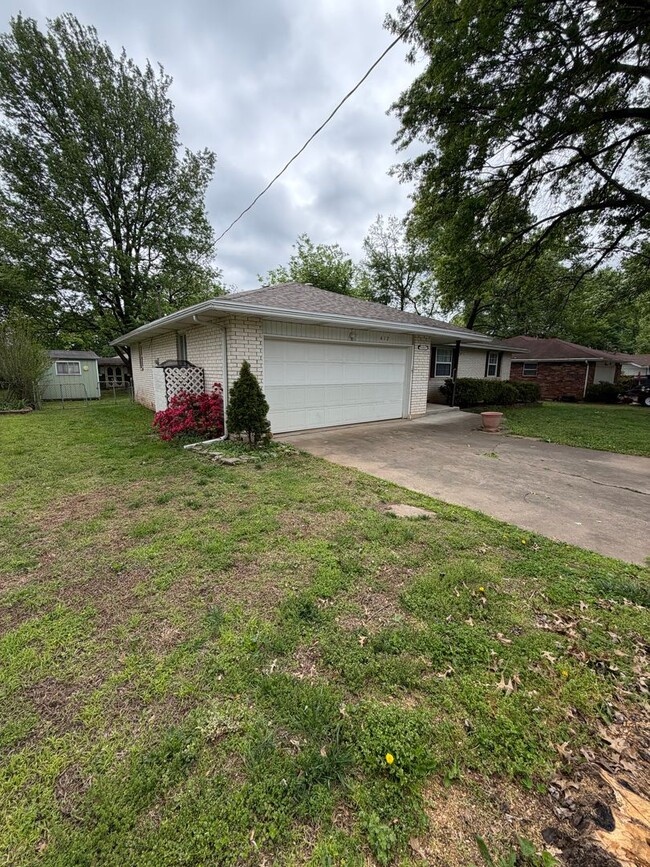 Photo - 3 Bedroom | 1 Bathroom | 2 Car Garage | Springfield MO!