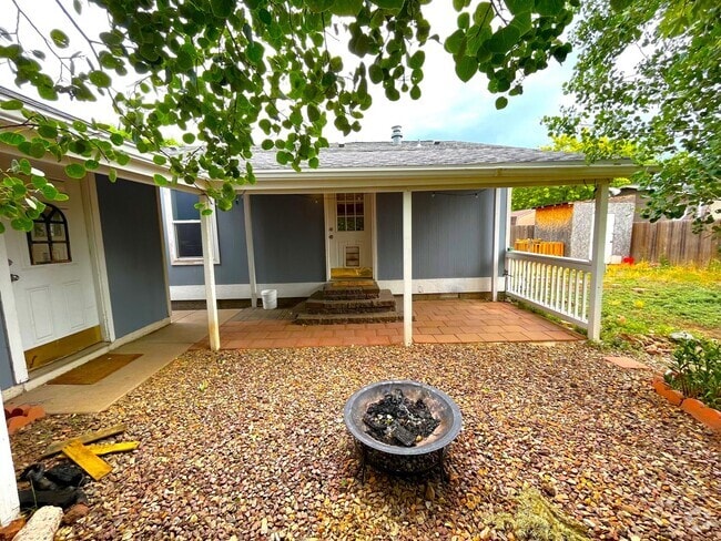 Building Photo - Great Location! 3 Bed, 2 Bath West-Flagsta... Rental