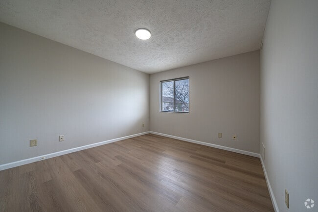3HAB, 2BA (renovado) - 1,165 pies cuadrados - Habitación