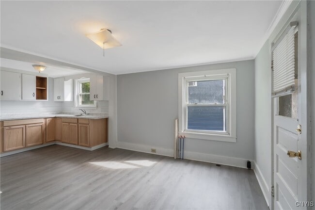 Photo - 148 W Cayuga St