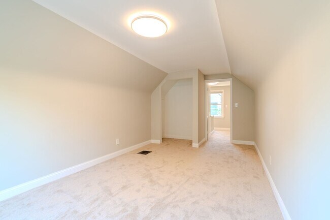 Photo - Modern 3-Bedroom Bungalow in Ferndale – Fu...