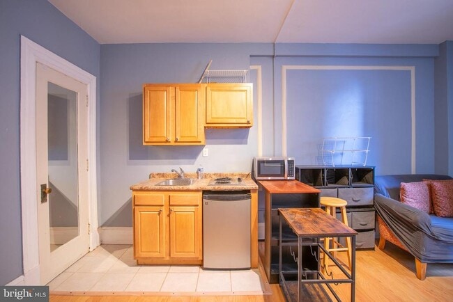 Building Photo - 1324 Locust St Unit 1030
