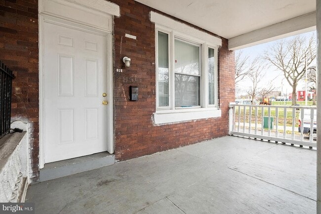 Photo - 851 S 57th St