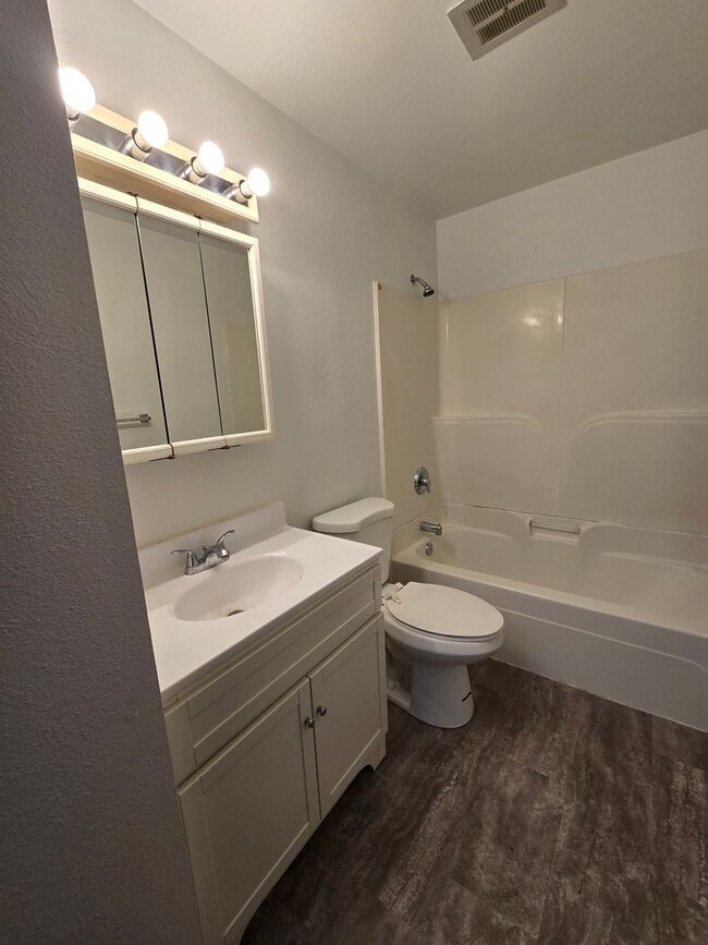 Photo - 1818 W 5th St