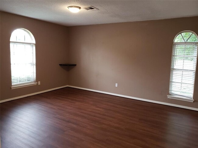 Photo - 1932 Elmhurst Dr