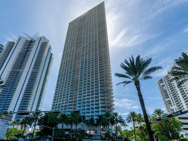 Building Photo - 16901 Collins Ave Unit 703 Rental