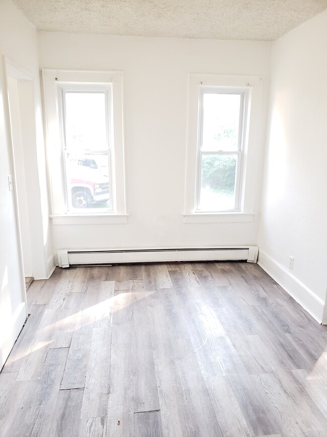 21 New Walnut St Unit #3 (1st Floor - Right - 1 bedroom)