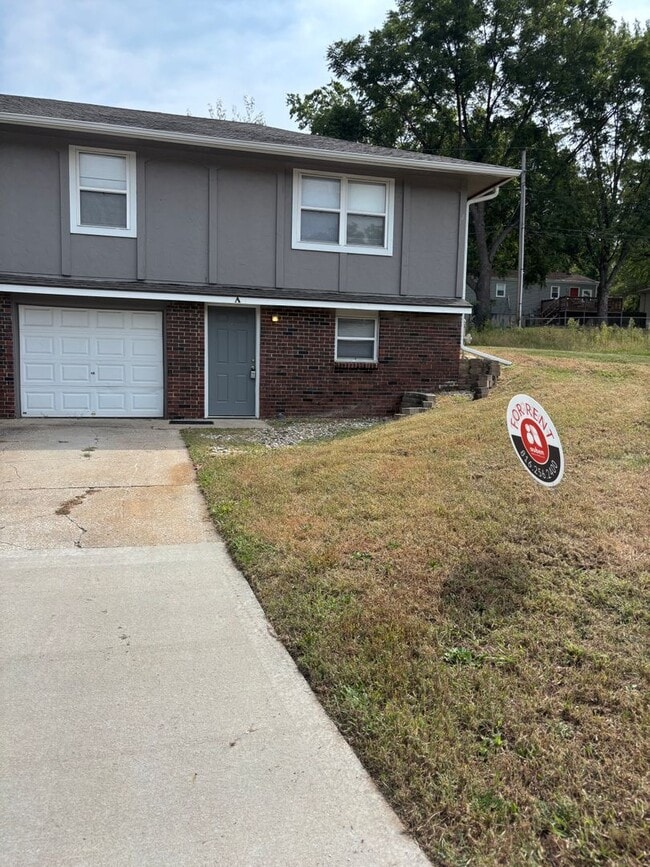 Building Photo - 409 NE Westwind Dr Unit 409 A NE Westwind Dr. Rental