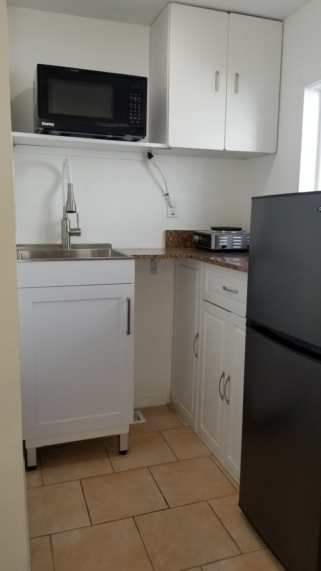 142 Goldenrod St Unit B