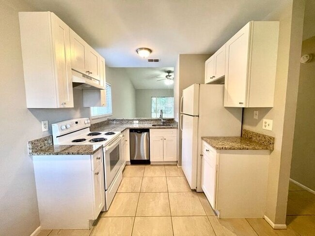 Photo - Cute 2/1 Duplex off Alafaya!