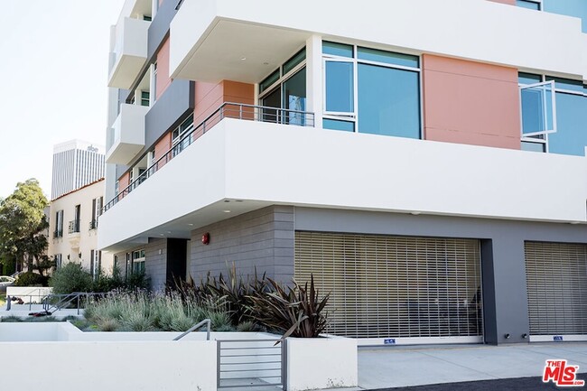 Building Photo - 938 Orange Grove Ave