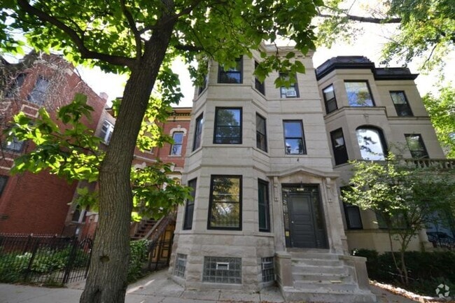 Building Photo - 1927 W Schiller St Unit R3 Rental