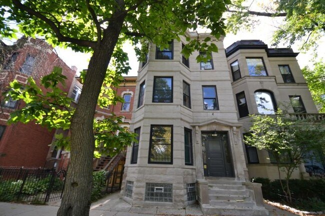 Photo - 1927 W Schiller St Condo Unit R3