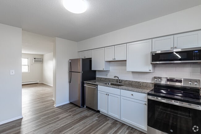 2BR, 1BA - Kitchen