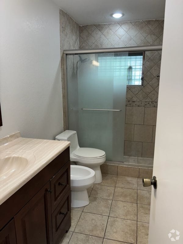 Building Photo - 846 W 31st St Rental