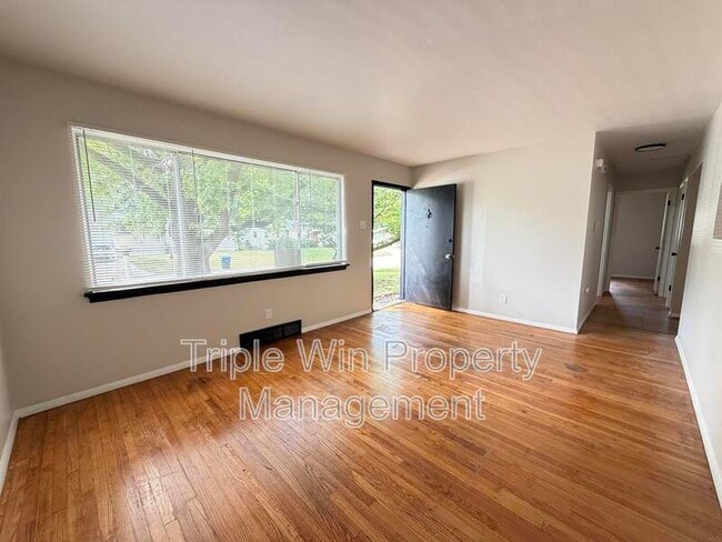 Photo - 1439 Widefields Ln
