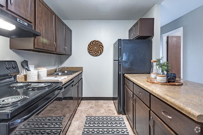 2 BR, 1 BA - Sequoia - 1000 SF