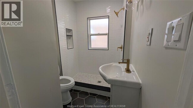 Photo - 3243 Millen St