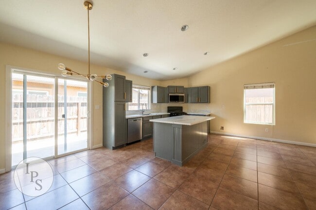 Photo - 591 S Bundy Dr