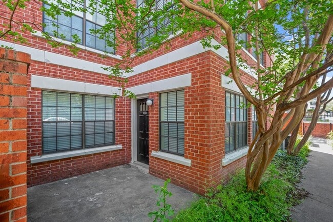 Building Photo - 712 W 21st St Unit 101