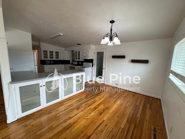 Photo - 1861 Gallup St