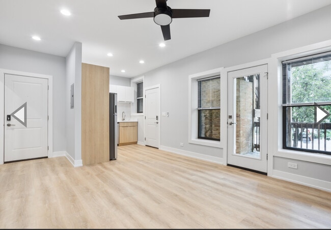 Building Photo - 6931 N Lakewood Ave Rental