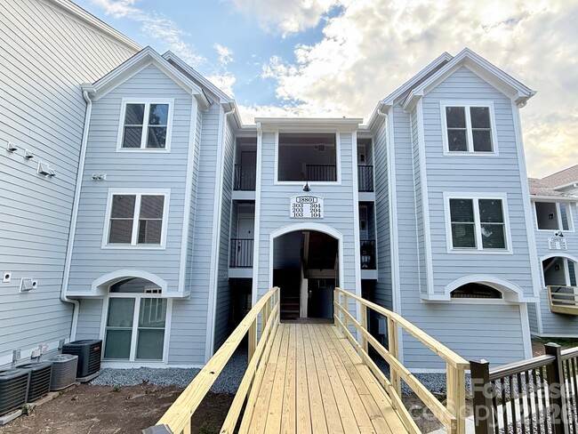 Building Photo - 18801 Nautical Dr Unit 203