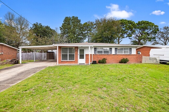 Building Photo - 210 Spencer Dr