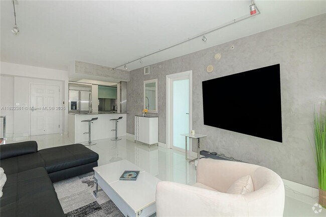 Building Photo - 2000 N Bayshore Dr Unit 617 Rental