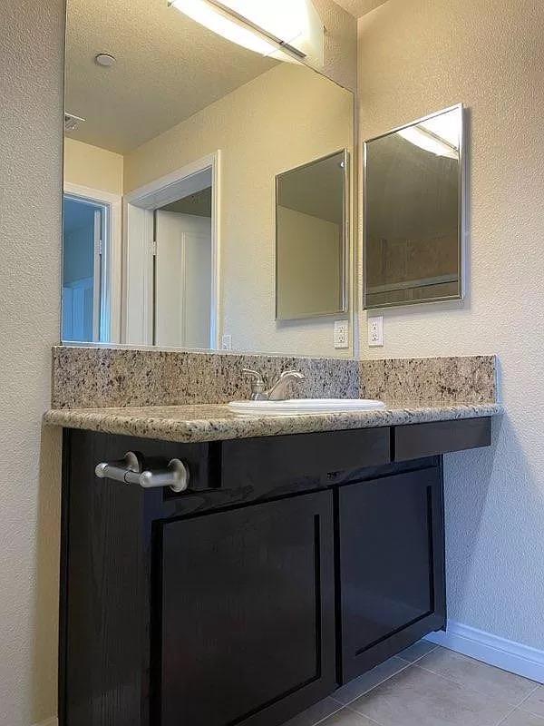 5827 Carlton Way Unit 402