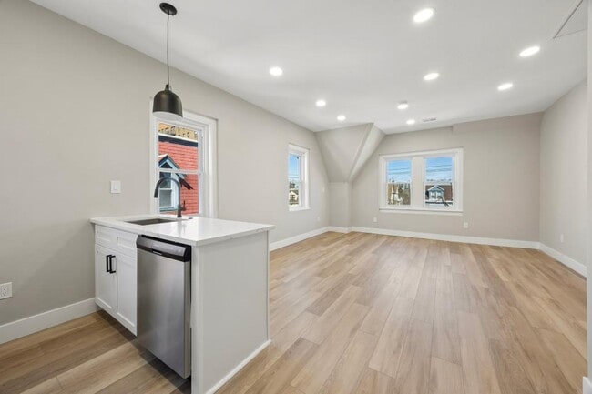 Photo - 6150 W Columbia Ave