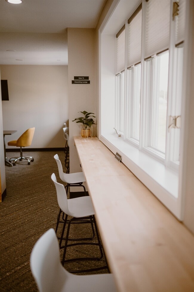 Photo - 2560 E Main St