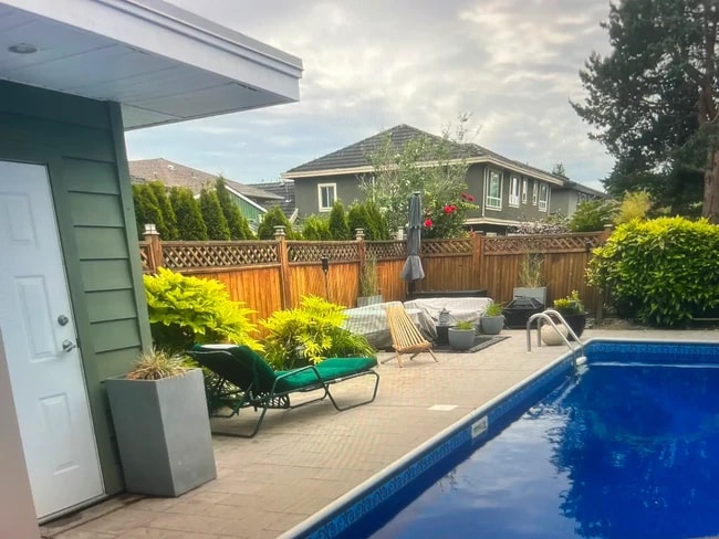Photo - 9211 Chapmond Cres