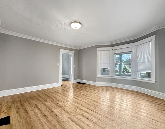 Photo - 851 Oakdale St SE