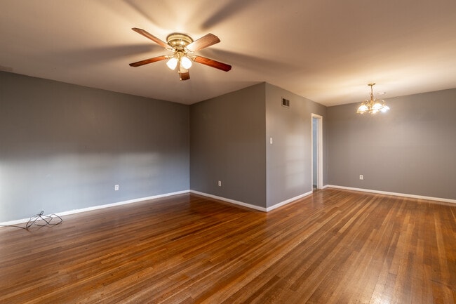 Photo - 430 N Graham St